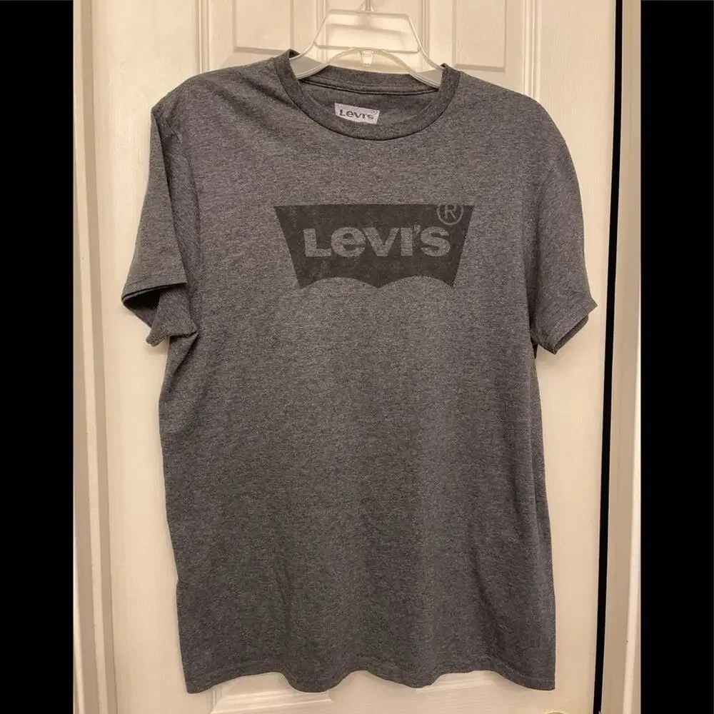 Levi’s Mens Gray Tee Shirt size medium